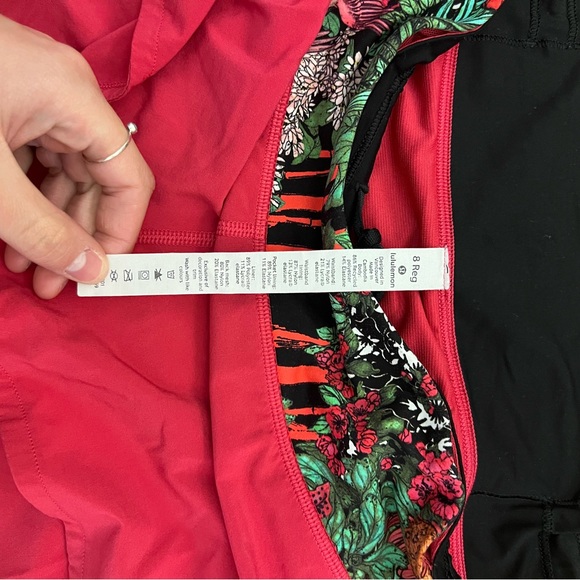 lululemon short size 8 - Picture 3 of 3